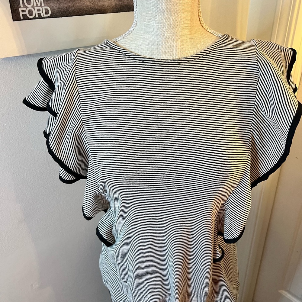 ♥️RO & DE♥️ Striped Ruffle Sleeve Top Size M